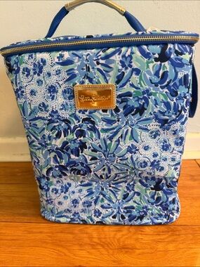 Lilly Pulitzer Blue Floral Cooler boat ride park 
fits 4 bottles of wine picnic